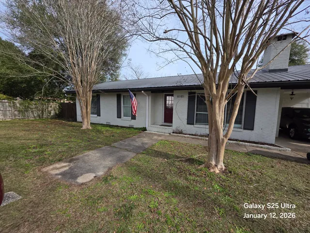 a front view of house with yard