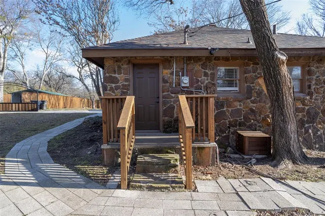 $2,100 | 4875 East Williams Spring Road, Fort Worth, TX 76135