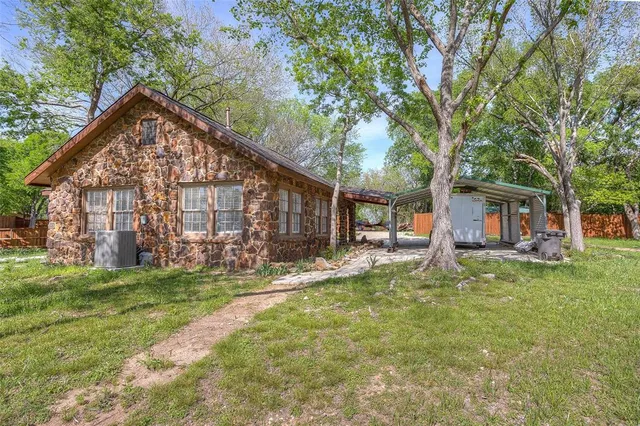 $2,100 | 4875 East Williams Spring Road, Fort Worth, TX 76135