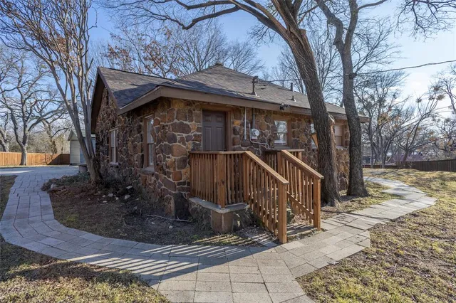 $2,100 | 4875 East Williams Spring Road, Fort Worth, TX 76135