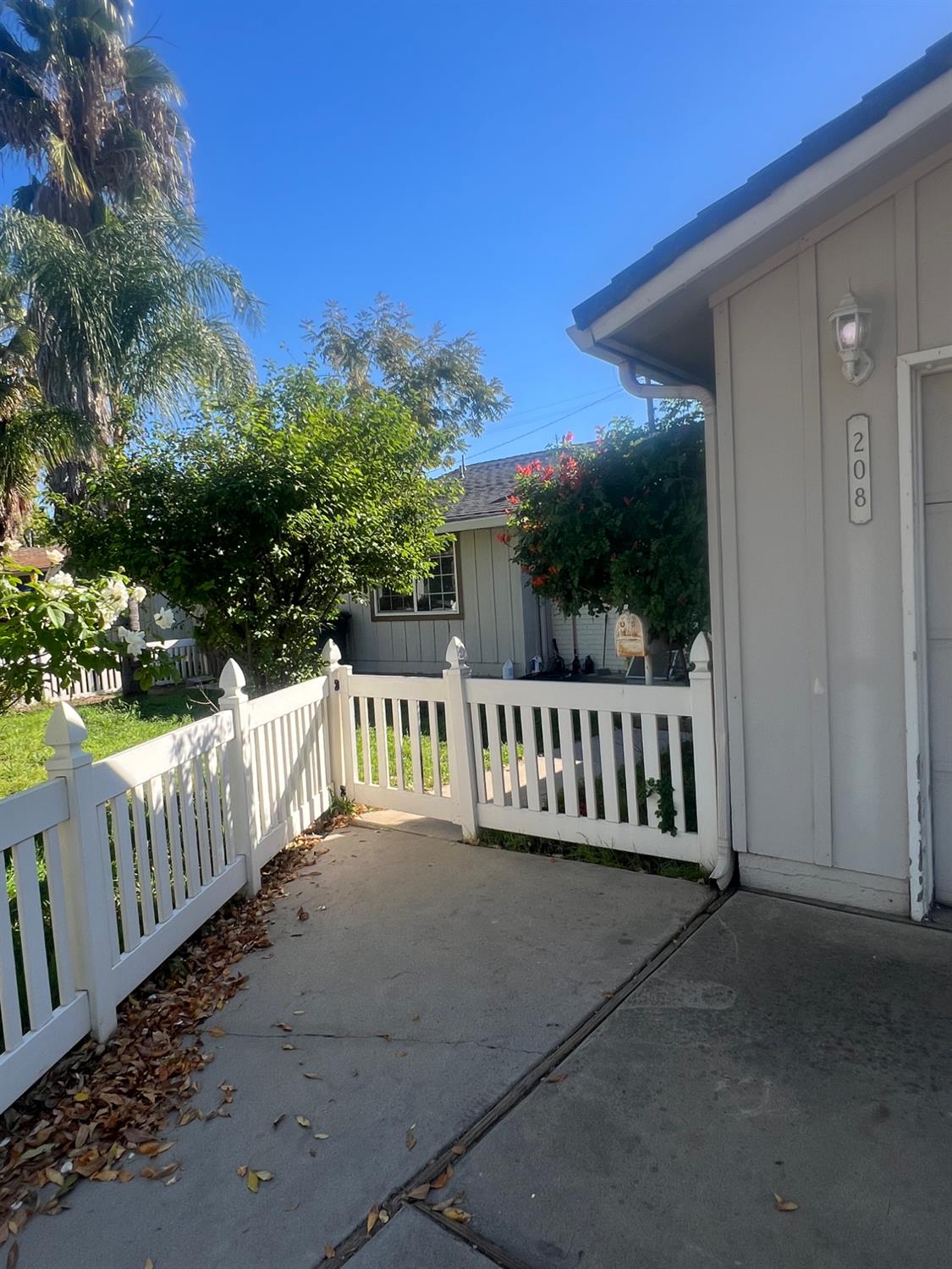 208 Tokay Avenue Modesto, CA 95350 - Photo 2 of 19