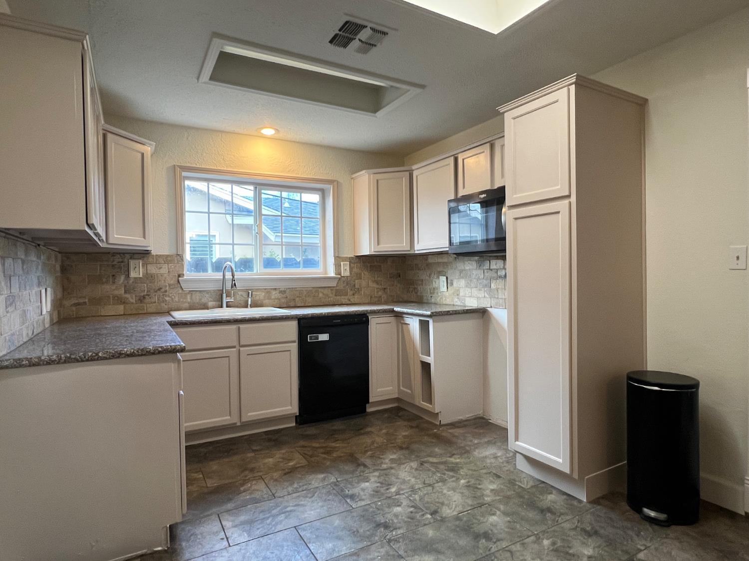 208 Tokay Avenue Modesto, CA 95350 - Photo 7 of 20