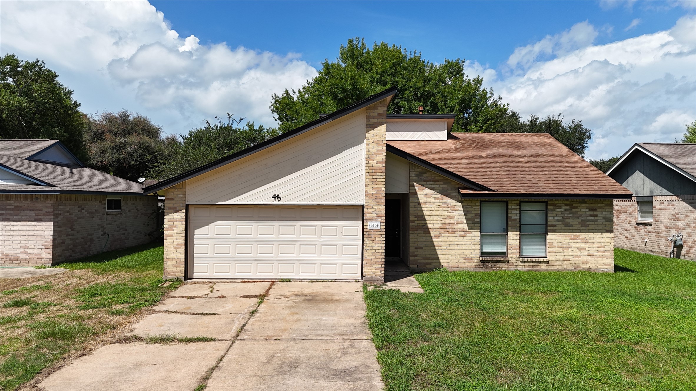 45 Ranch House Loop Angleton, TX 77515 - Photo 2 of 17 Gallery Image 2