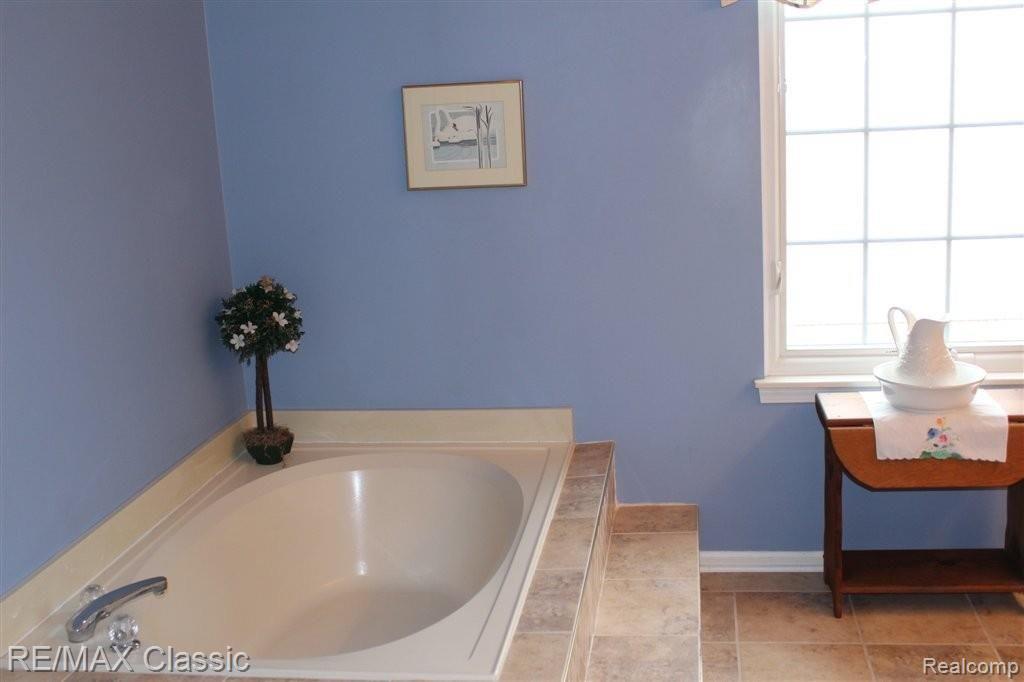 46847 Hanford Road Canton, MI 48187 - Photo 15 of 21 Master Bath 2