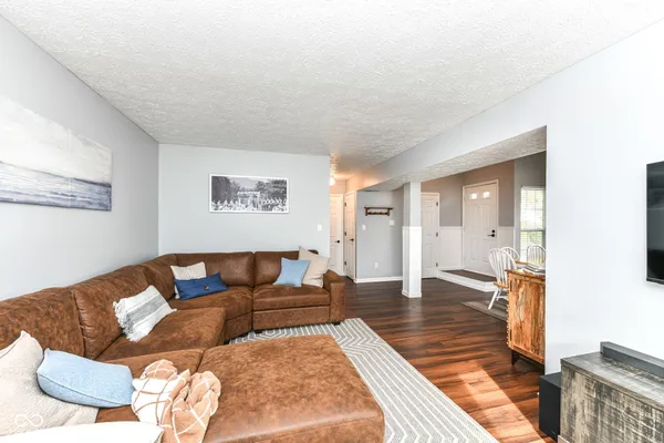 $1,800 | 2502 Chaseway Court, Indianapolis, IN 46268