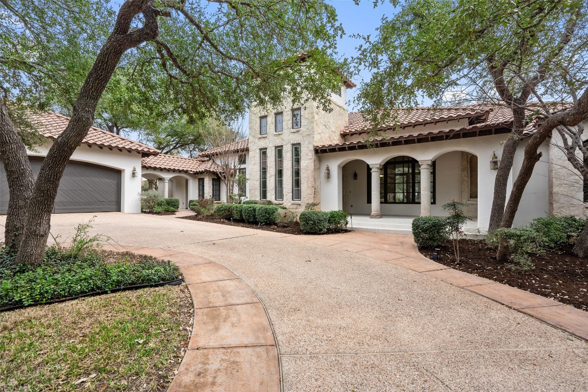 Gorgeous home with clean lines, fresh paint, slurried limestone and stucco exterior with concrete tile roof