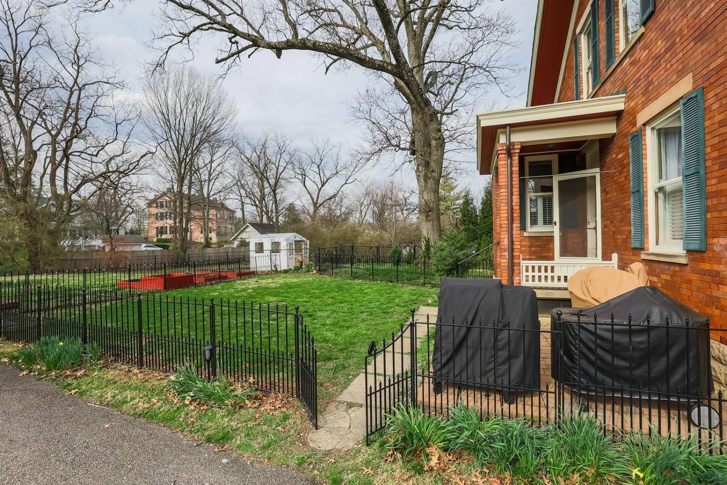 23 East Sharon Road Cincinnati, OH 45246 - Photo 24 of 30