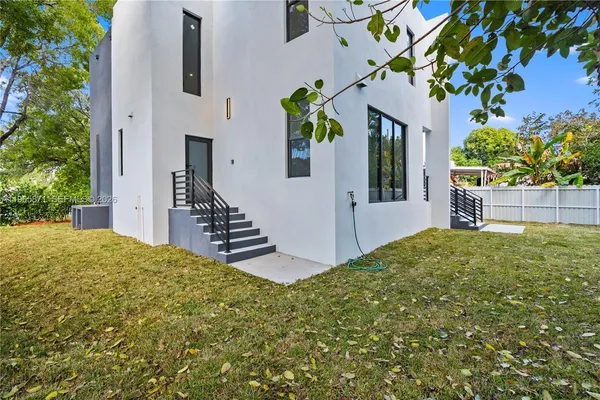 $1,250,000 | 1644 Northwest 8th Terrace, Miami, FL 33125