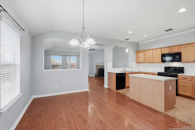 $2,000 | 8907 Colt Bluff, San Antonio, TX 78254