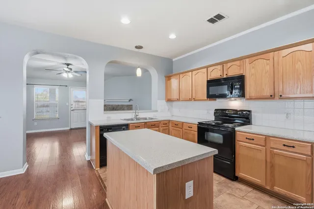 $2,000 | 8907 Colt Bluff, San Antonio, TX 78254