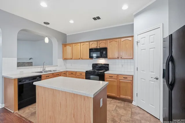 $2,000 | 8907 Colt Bluff, San Antonio, TX 78254