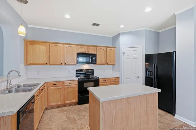 $2,000 | 8907 Colt Bluff, San Antonio, TX 78254