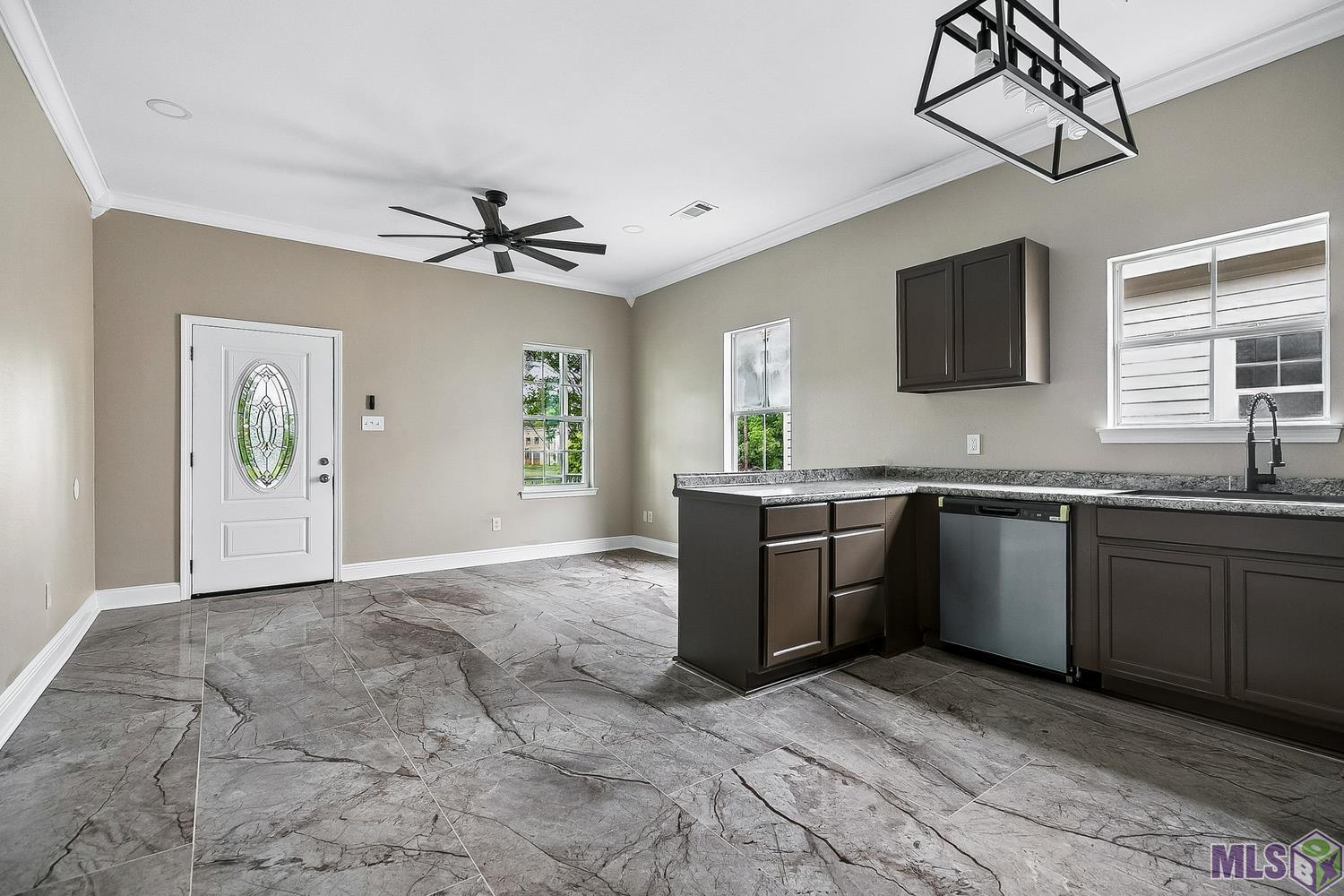 1105 Thomas H. Delpit Drive Baton Rouge, LA 70802 - Photo 2 of 10
