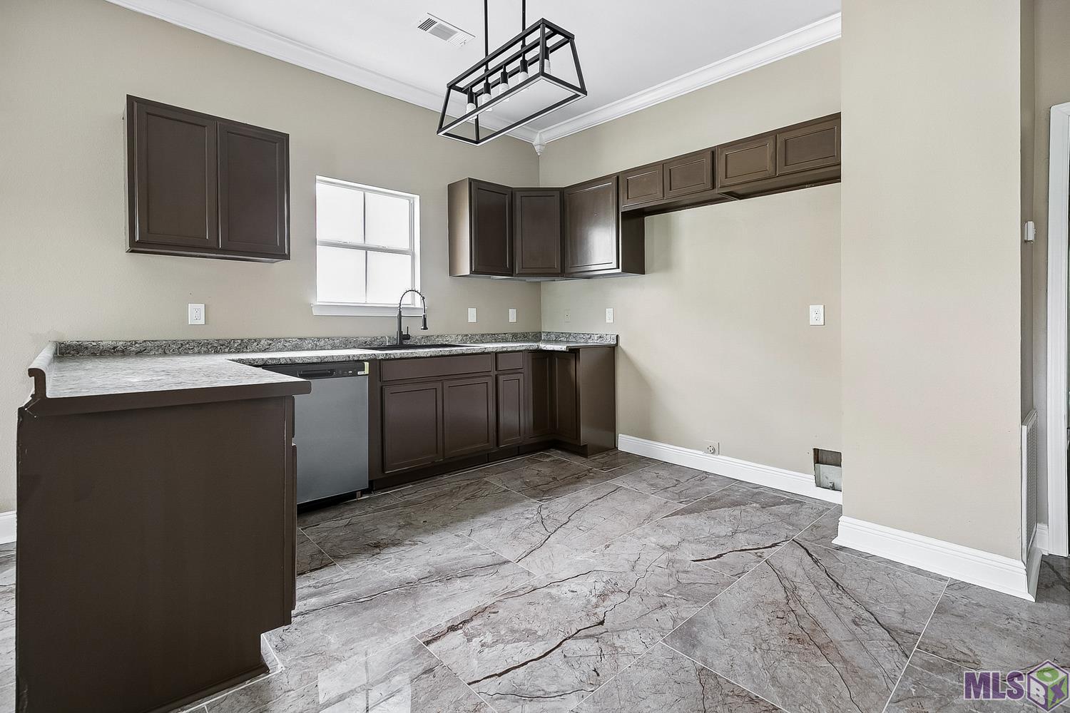 1105 Thomas H. Delpit Drive Baton Rouge, LA 70802 - Photo 4 of 10