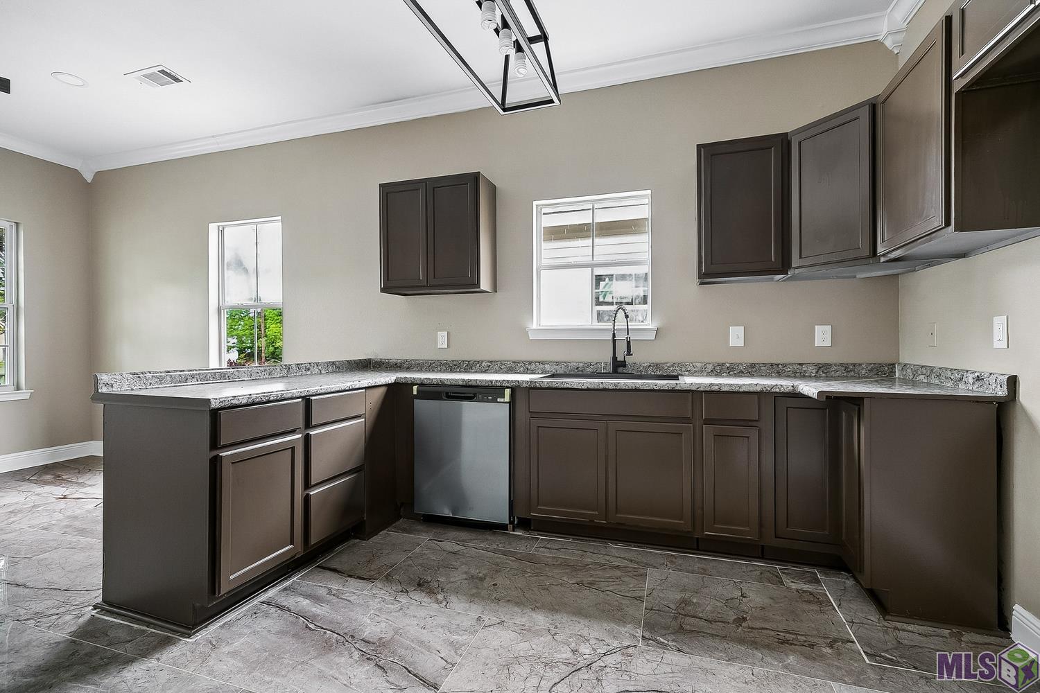 1105 Thomas H. Delpit Drive Baton Rouge, LA 70802 - Photo 5 of 10