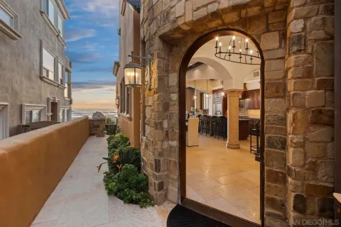 a view of entryway with a outdoor space