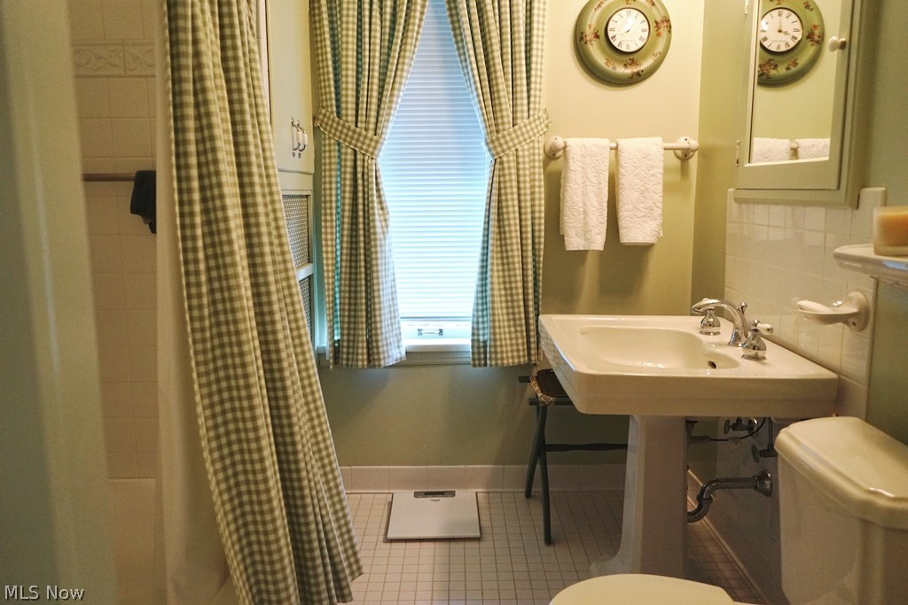 2591 Guilford Road Cleveland, OH 44118 - Photo 23 of 35 Gallery Image 23