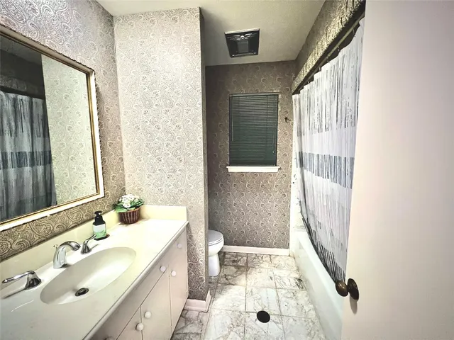 a en suite bathroom with sink and mirror