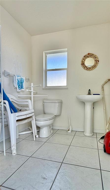 5614 Angelo Circle Sebring, FL 33872 - Photo 36 of 39 a living room with a couch and a table