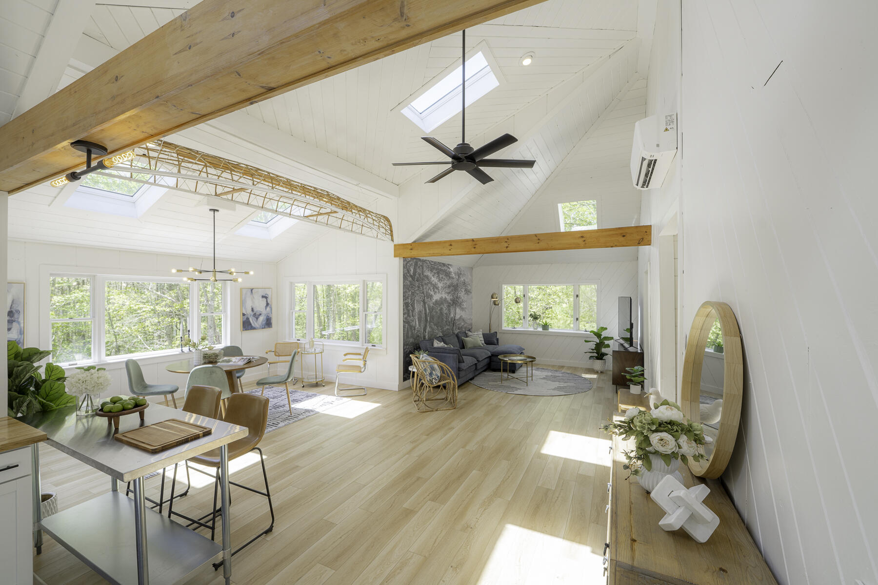 2208 Friendship Road Waldoboro, ME 04572 - Photo 23 of 76 Great Room