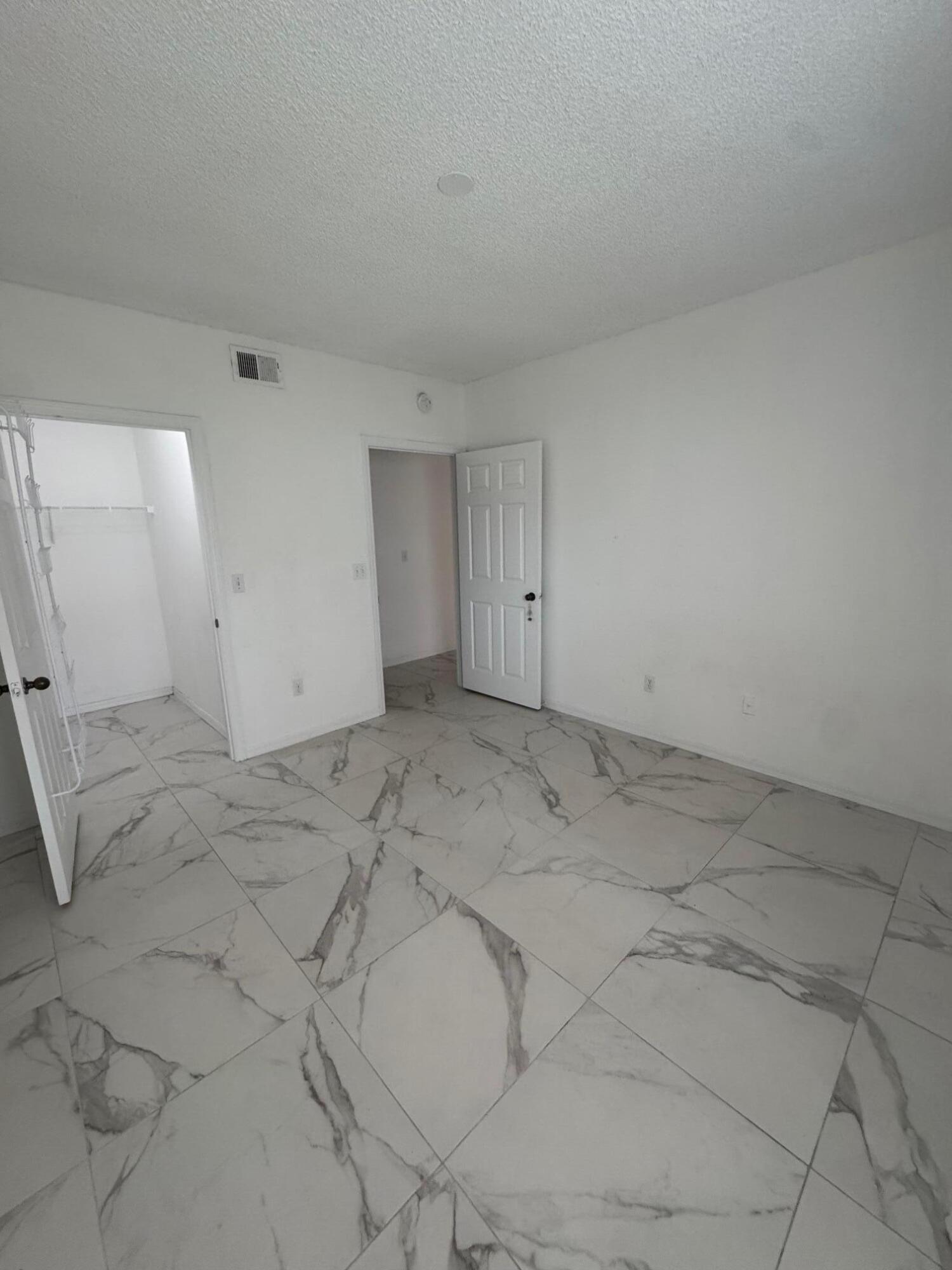 10330 Fox Trail Road South, Unit 1206 West Palm Beach, FL 33411 - Photo 6 of 11 1206 12