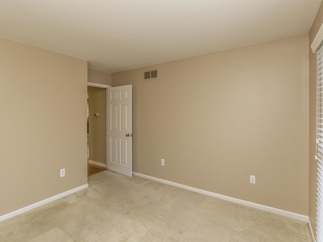 3648 Inverness Drive Rochester, MI 48306 - Photo 12 of 44 50008108-11.JPG