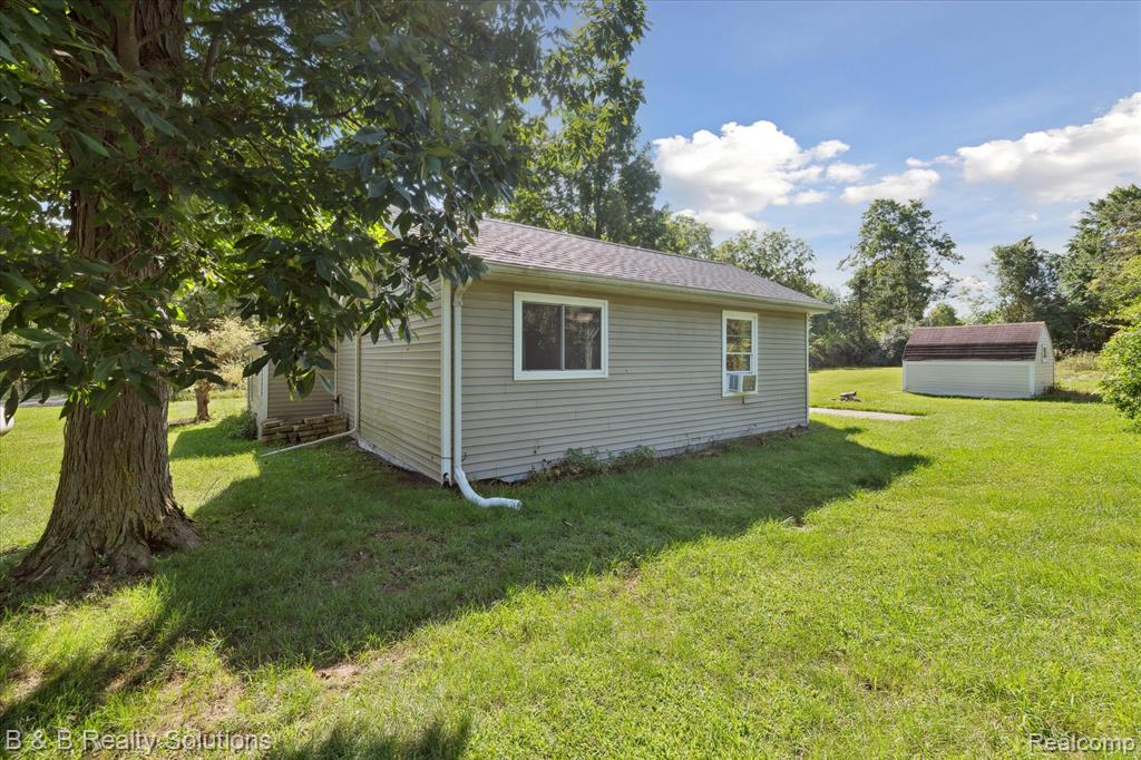 5159 Millis Road North Branch, MI 48461 - Photo 36 of 41
