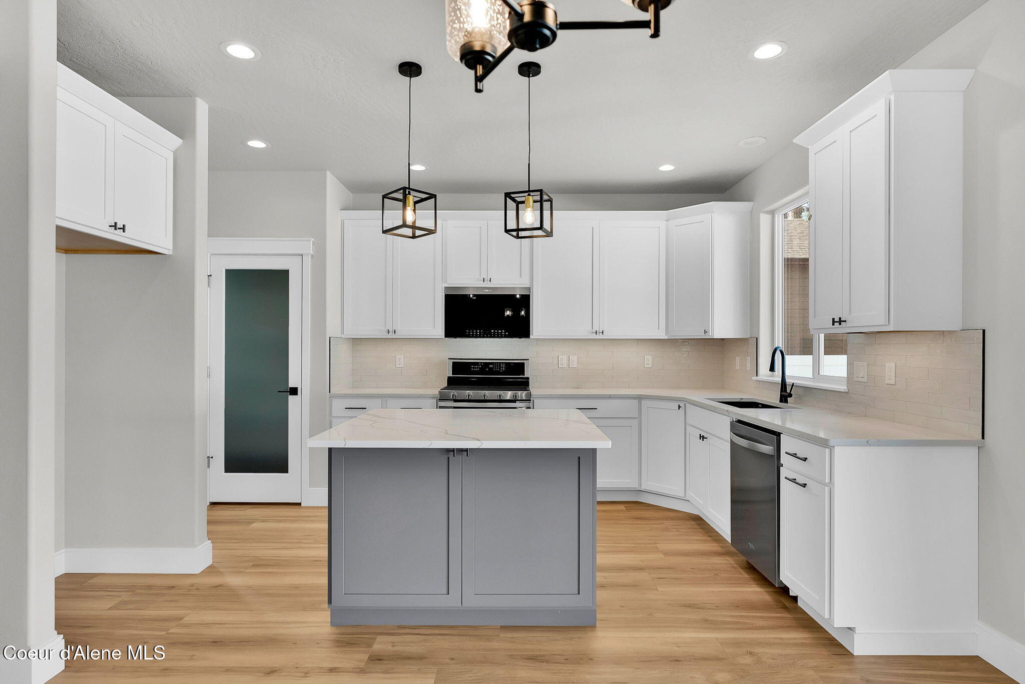 9120 Bedwell Street Rathdrum, ID 83858 - Photo 12 of 46 18-web-or-mls-SkyLight - Mike-02