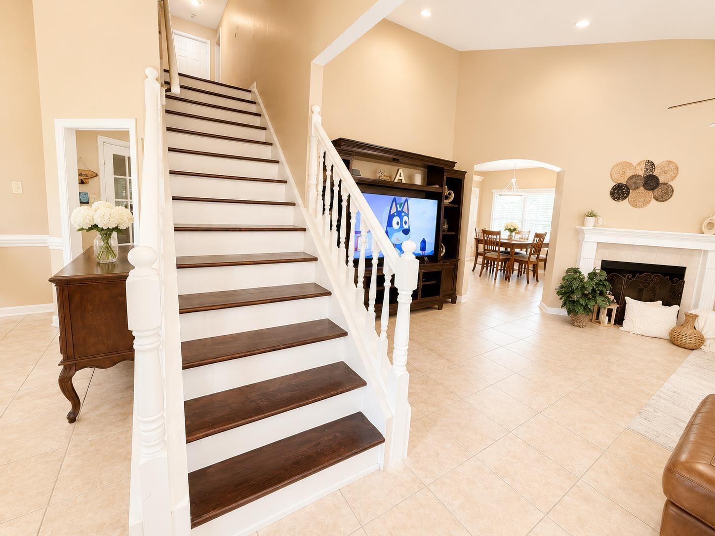 326 South Sanga Road Cordova, TN 38018 - Photo 5 of 32 Two-story foyer featuring a wood-finish staircase with white risers and balusters
