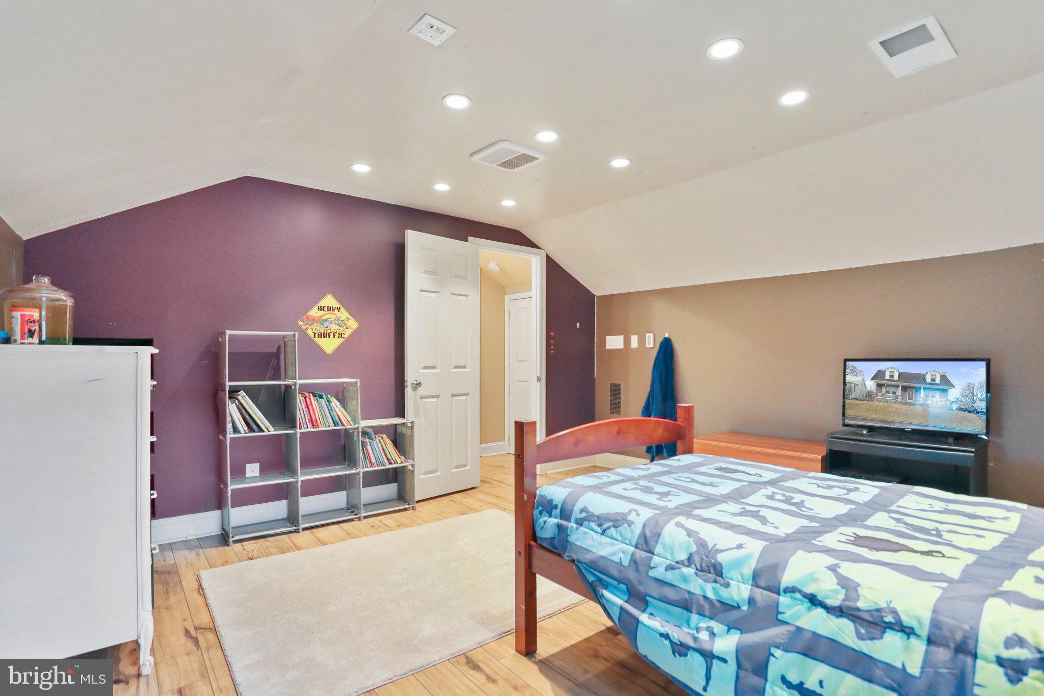 821 Security Road Hagerstown, MD 21740 - Photo 19 of 45 Bedroom 4 - Upper Level