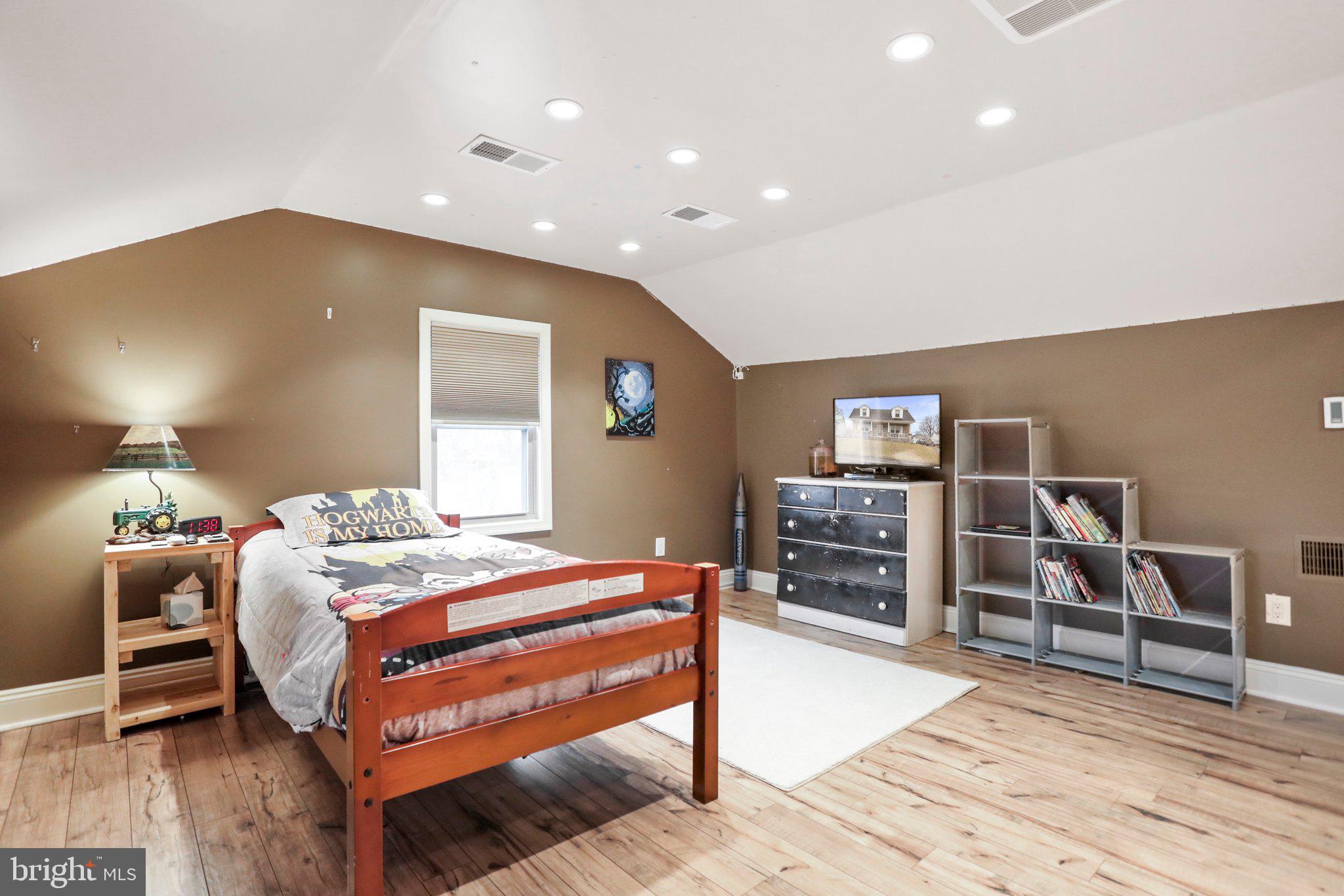 821 Security Road Hagerstown, MD 21740 - Photo 22 of 45 Bedroom 5 - Upper Level