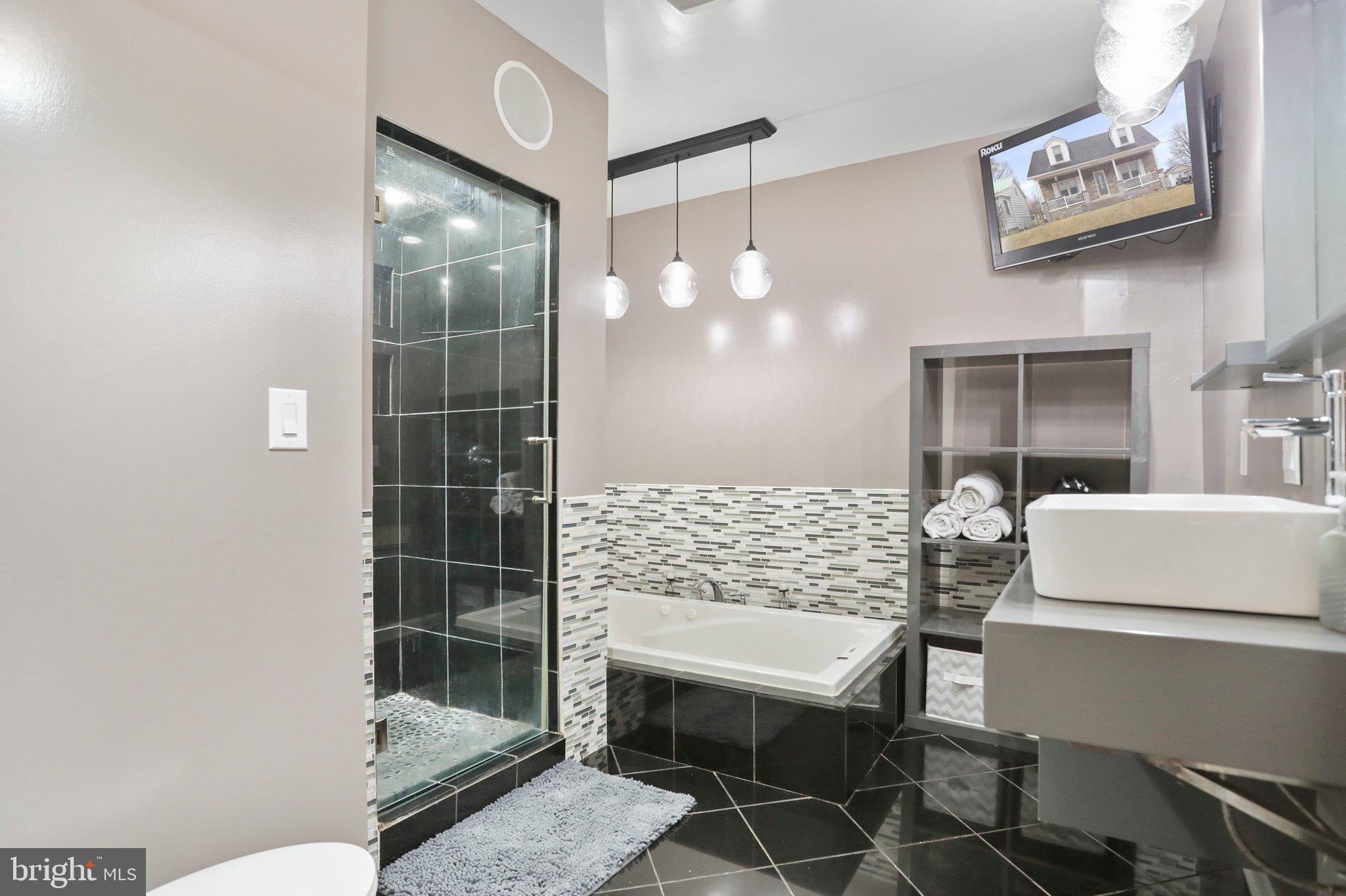 821 Security Road Hagerstown, MD 21740 - Photo 25 of 45 Main Level Bath