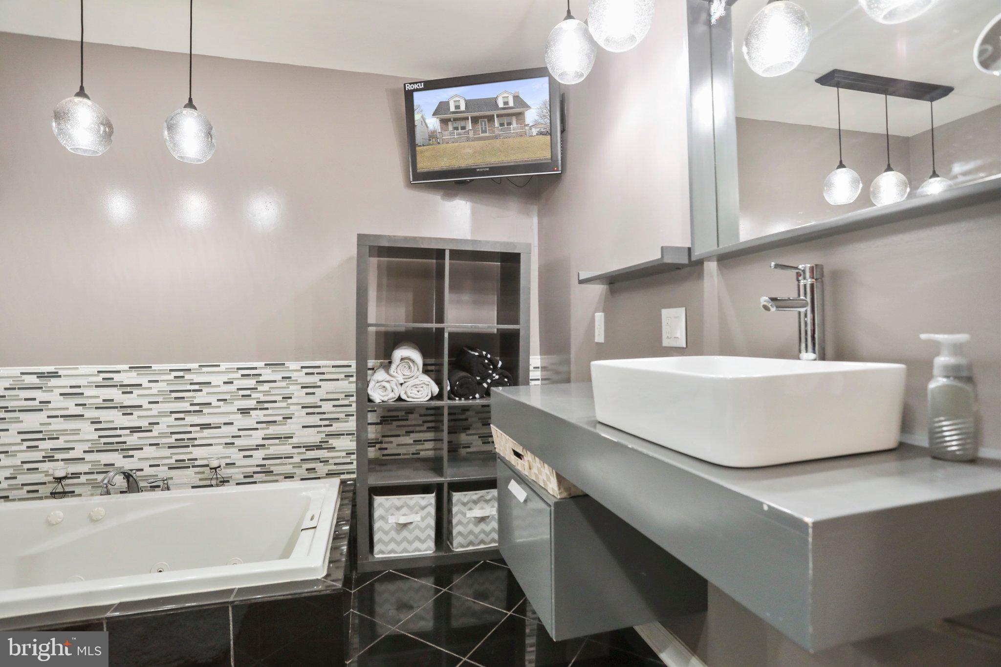 821 Security Road Hagerstown, MD 21740 - Photo 26 of 45 Main Level Bath