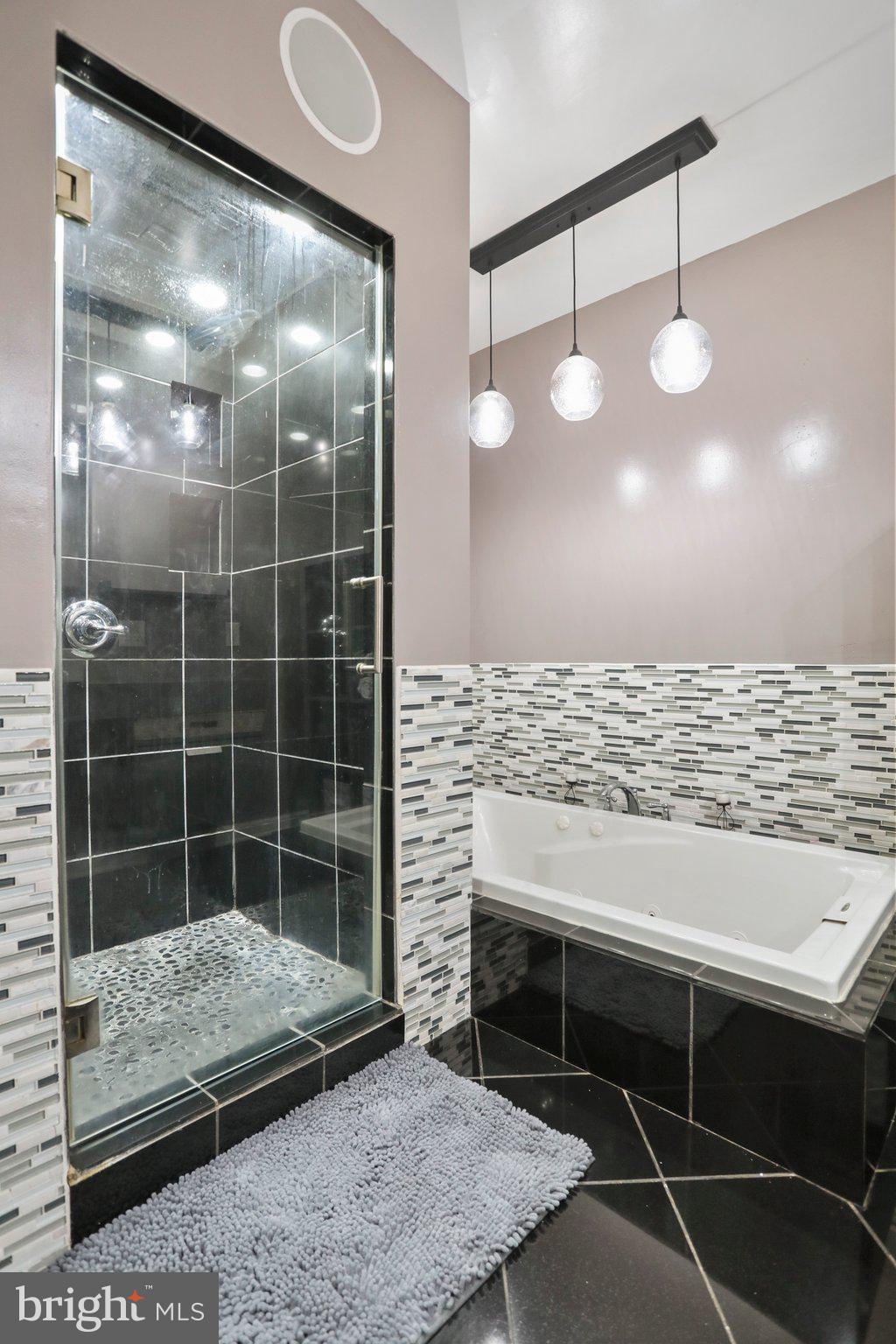 821 Security Road Hagerstown, MD 21740 - Photo 27 of 45 Main Level Bath
