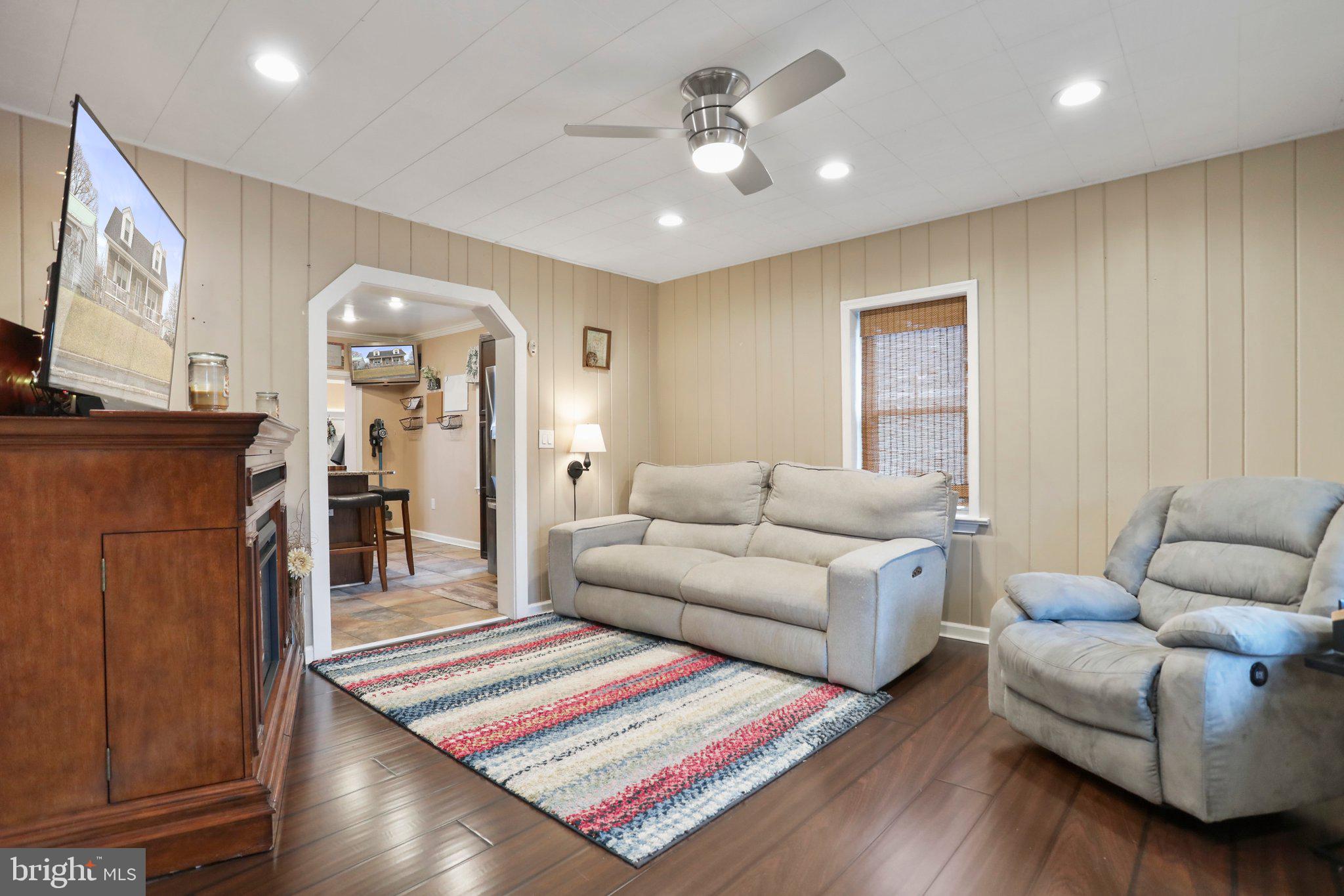 821 Security Road Hagerstown, MD 21740 - Photo 9 of 45 Living Room