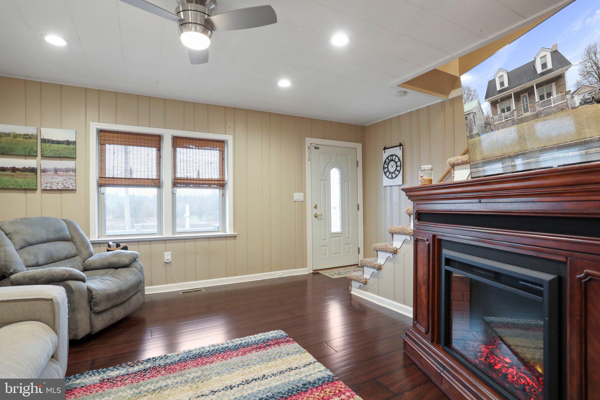 821 Security Road Hagerstown, MD 21740 - Photo 10 of 45 Living Room