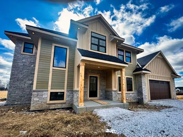 $979,900 | N66-w21075 Sweet Clover Drive, Menomonee Falls, WI 53051