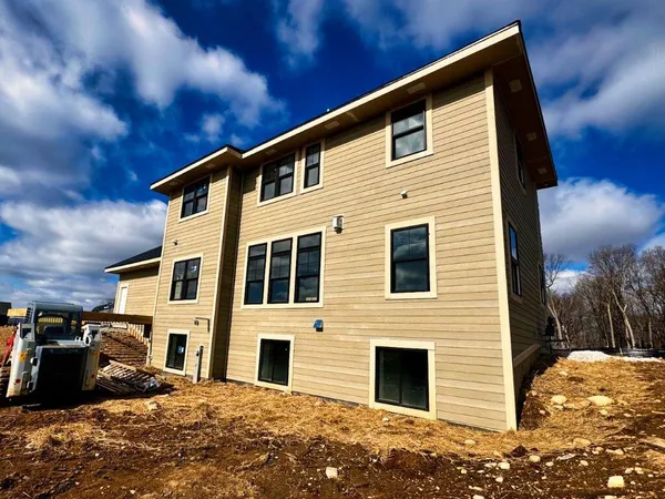 $979,900 | N66-w21075 Sweet Clover Drive, Menomonee Falls, WI 53051