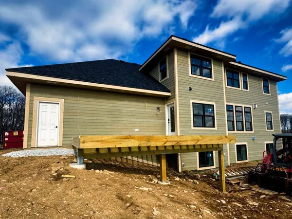 $979,900 | N66-w21075 Sweet Clover Drive, Menomonee Falls, WI 53051