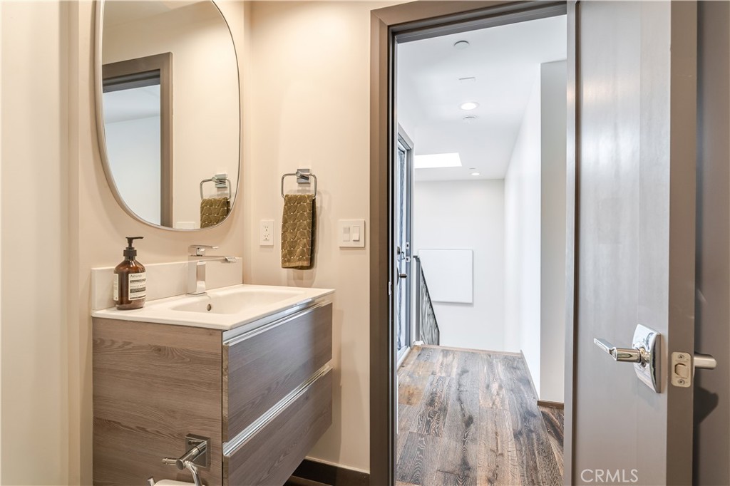 2707 Rockefeller Lane, Unit B Redondo Beach, CA 90278 - Photo 28 of 34 Gallery Image 28