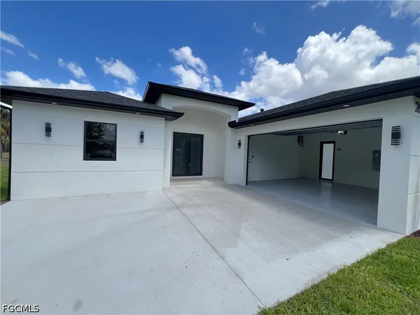 $3,050 | 2657 2nd Avenue Southeast, Naples, FL 34117