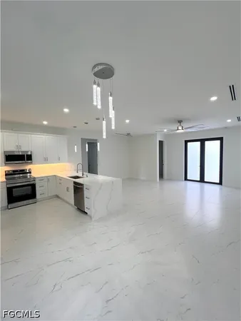 $3,050 | 2657 2nd Avenue Southeast, Naples, FL 34117