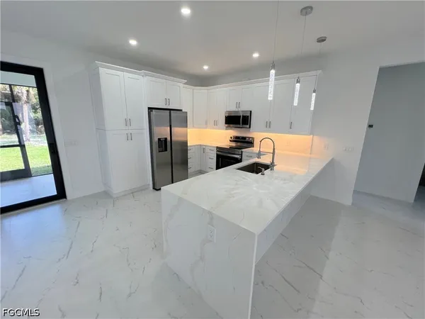 $3,050 | 2657 2nd Avenue Southeast, Naples, FL 34117