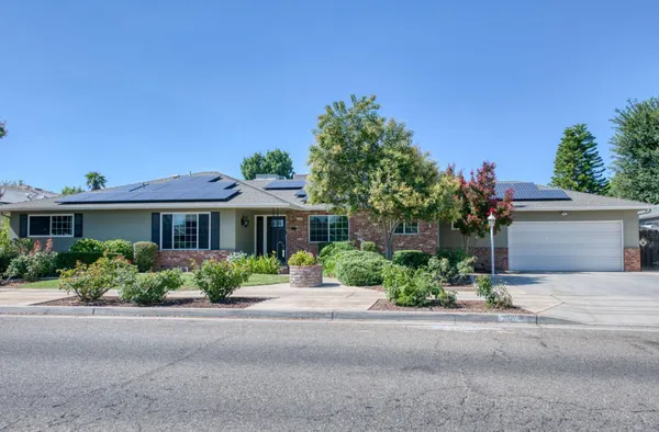 $484,999 | 1108 East Sierra Avenue, Fresno, CA 93710
