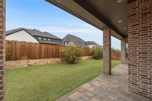 a view of a back yard of the house