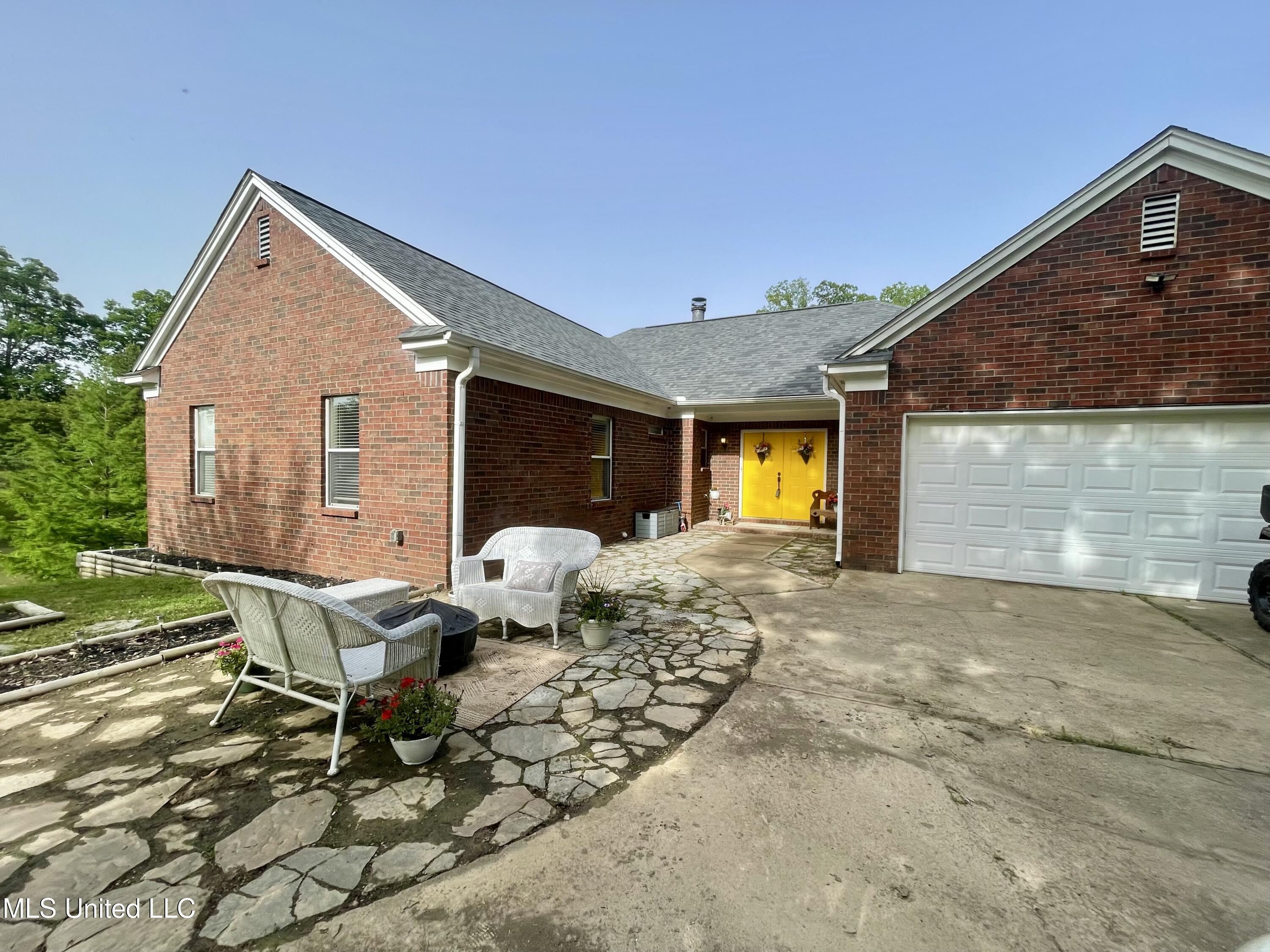 6640 Poplar Corner Road Walls, MS 38680 - Photo 5 of 42 IMG_3634