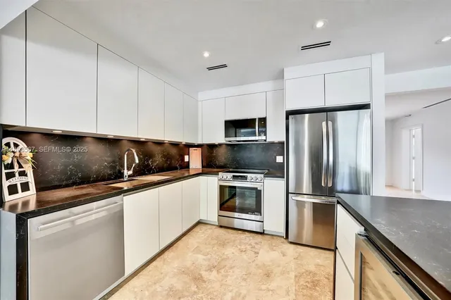 $16,000 | 255 Ridgewood Road, Key Biscayne, FL 33149