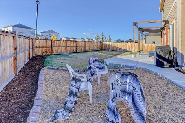 a view of a dinning table and chairs in patio