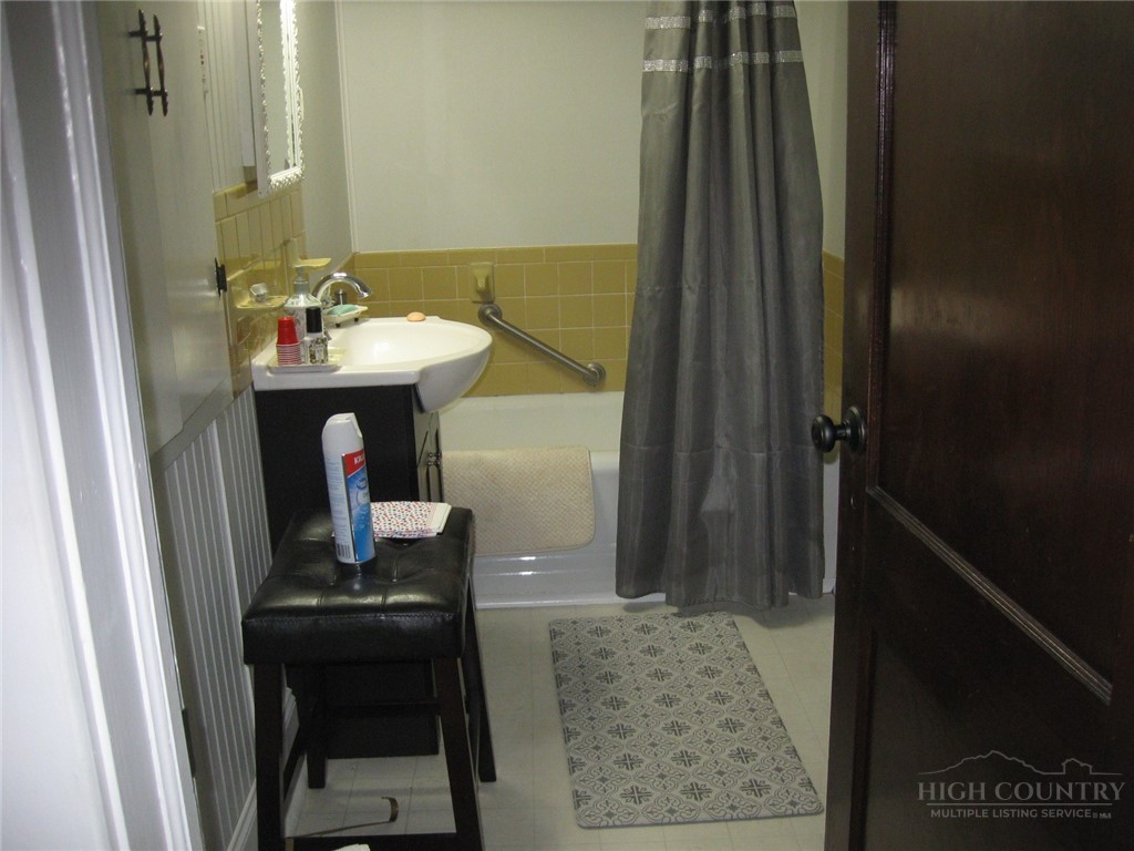 3850 Hartland Road Lenoir, NC 28645 - Photo 13 of 21 Gallery Image 13