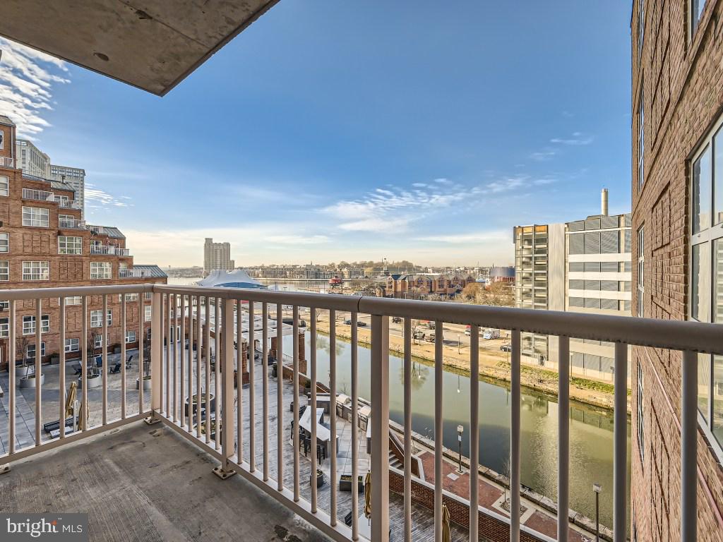 250 President Street, Unit 404 Baltimore, MD 21202 - Photo 13 of 31